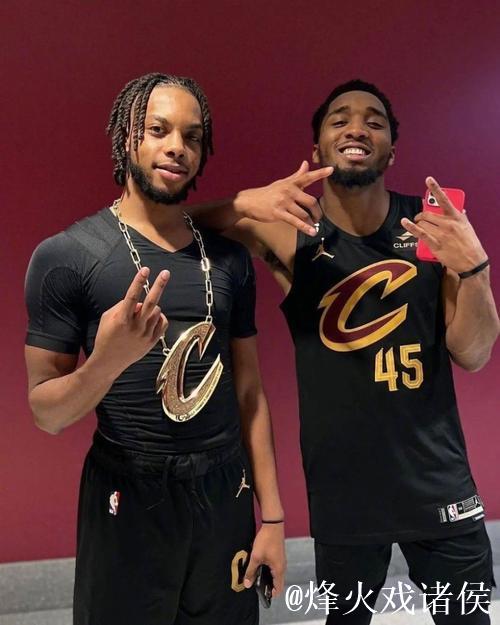 加兰砍下39分骑士豪取8连胜 雄鹿6连败绿军轻取老鹰